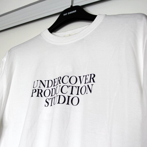 BNWT SS22 UNDERCOVER LOGO PRINT PRODUCTION STUDIO TSHIRT 2 - Picture 4 of 10